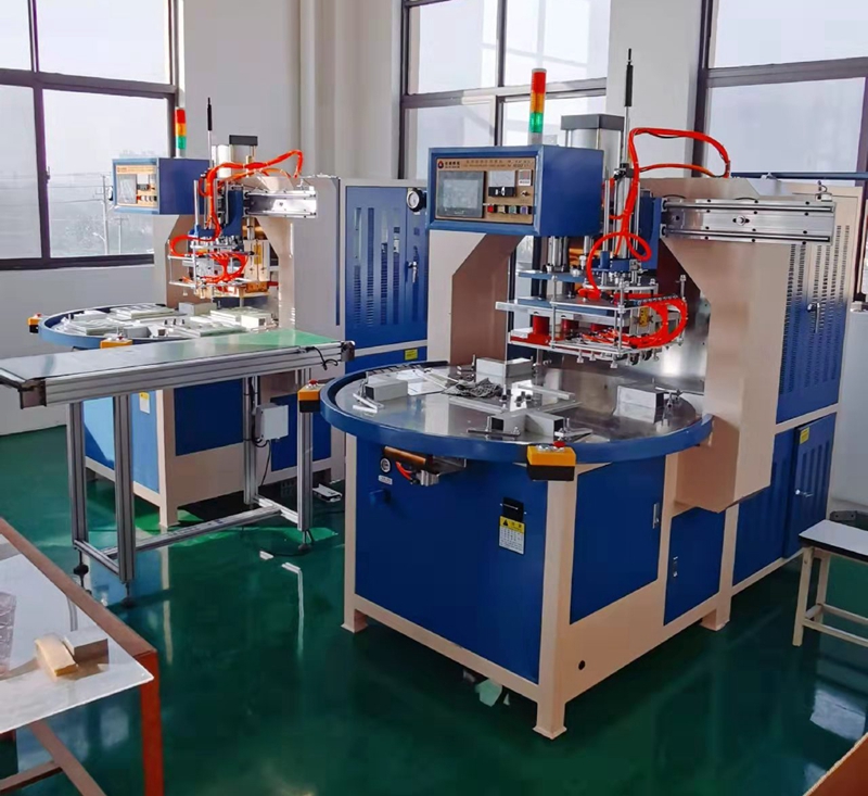 工具吸塑包裝   三明治吸塑包裝  自動轉(zhuǎn)盤高頻機客戶案例